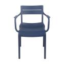 Silla de terraza de plástico con reposabrazos