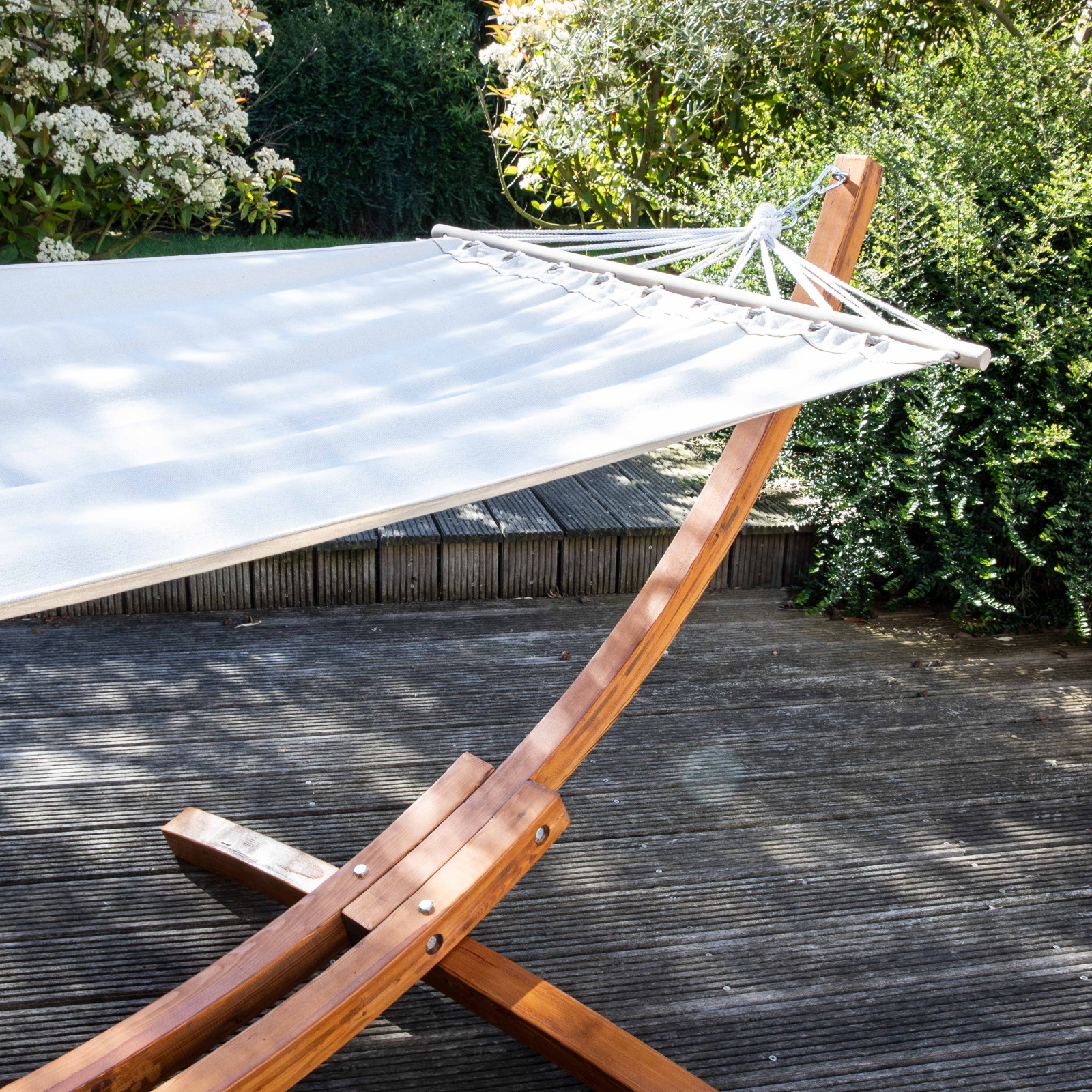 Hamaca con soporte de madera