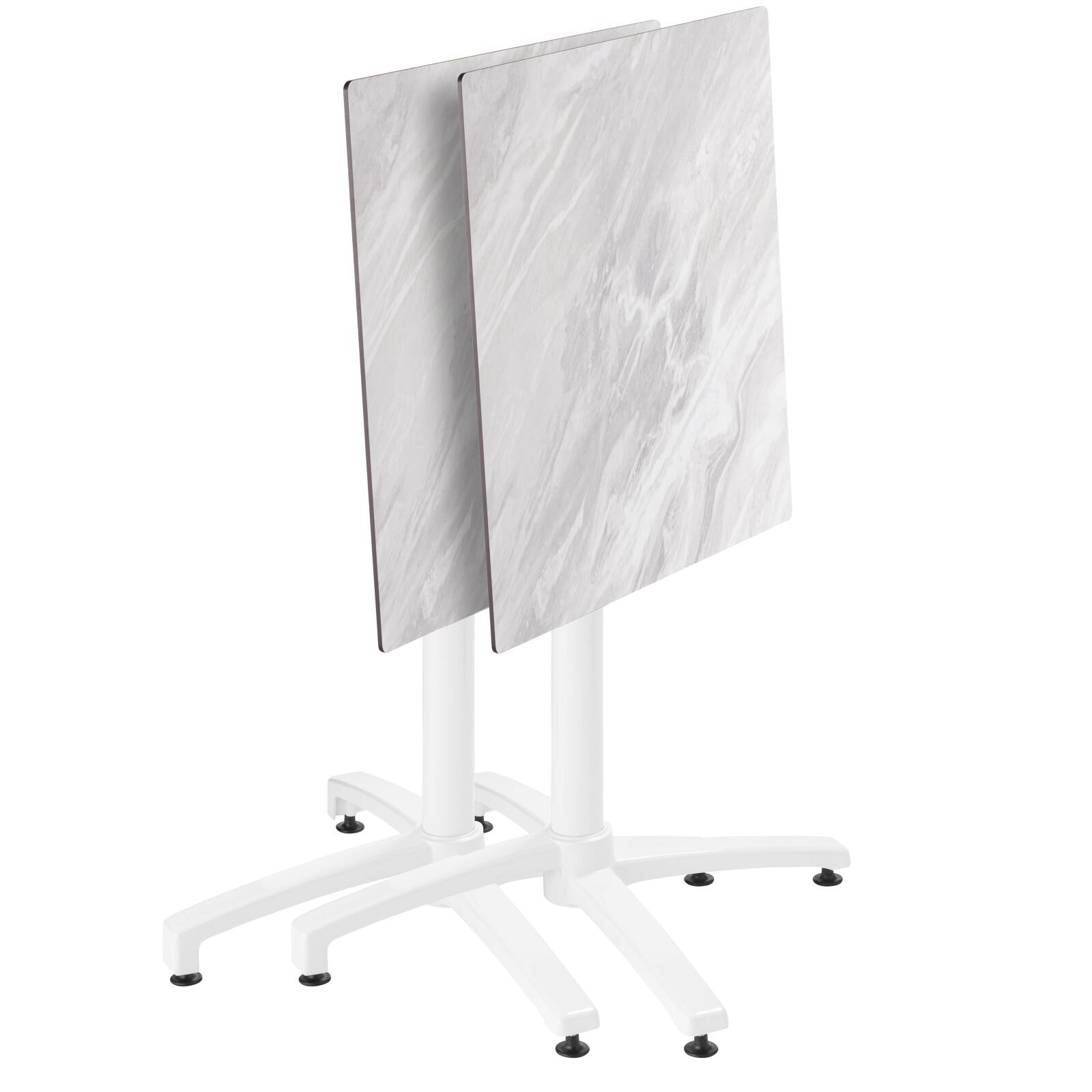 Mesa reclinable laminada de 70x70 cm con pie blanco y sillas de metal