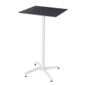 Mesa reclinable laminada de 60x60 cm de altura con pata blanca y sillas de metal
