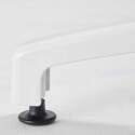 Mesa reclinable laminada de 60x60 cm de altura con pata blanca y sillas de metal