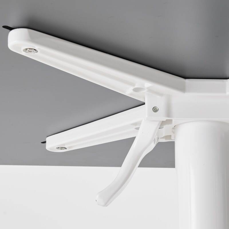 Mesa reclinable laminada de 60x60 cm de altura con pata blanca y sillas de metal