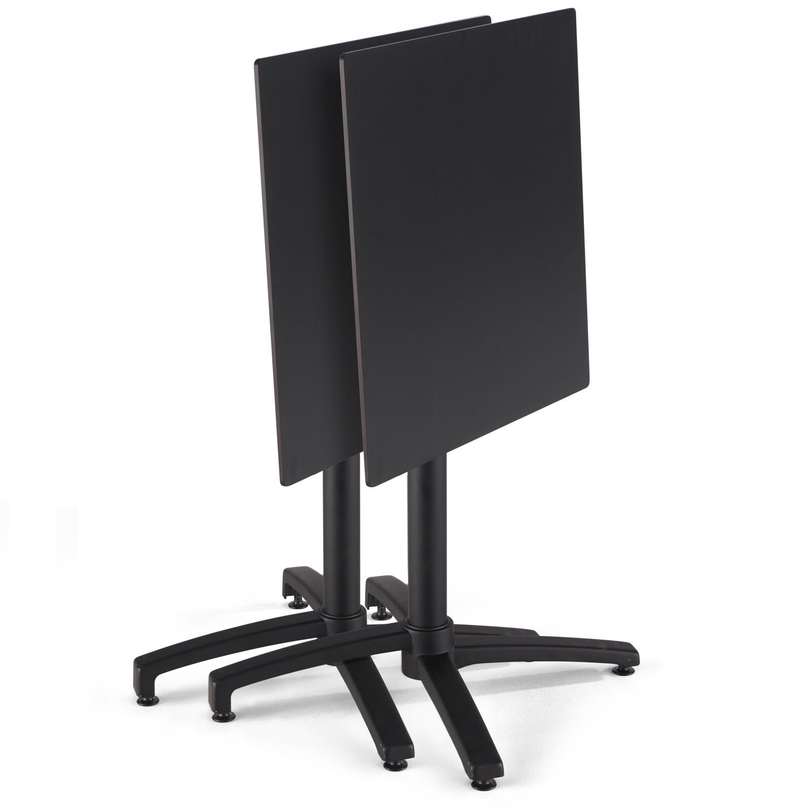 Mesa reclinable laminada de 60x60 cm con pie negro y sillas de metal