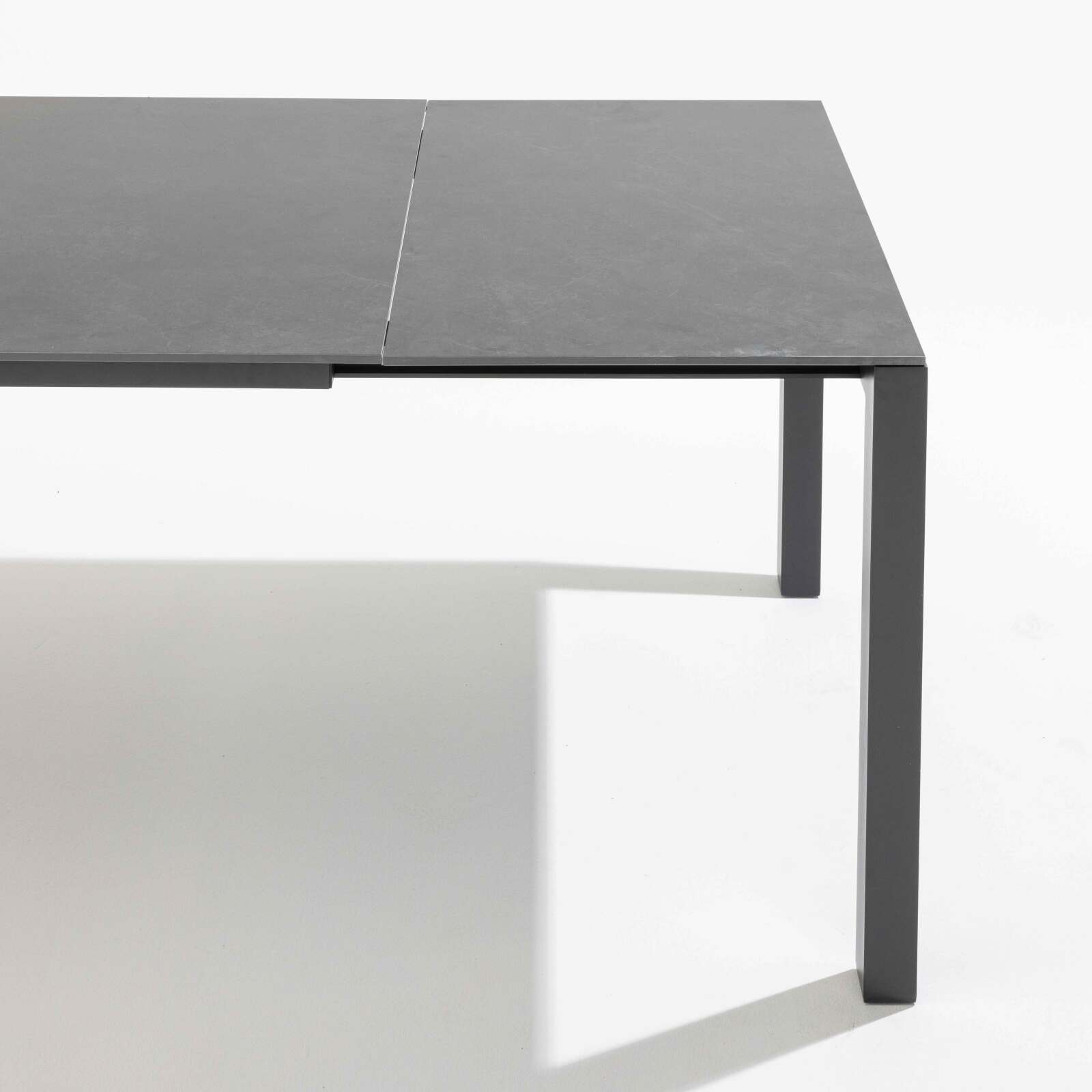 Mesa de jardín rectangular extensible (180/240 x 90 x 75 cm) de aluminio y piedra gris antracita