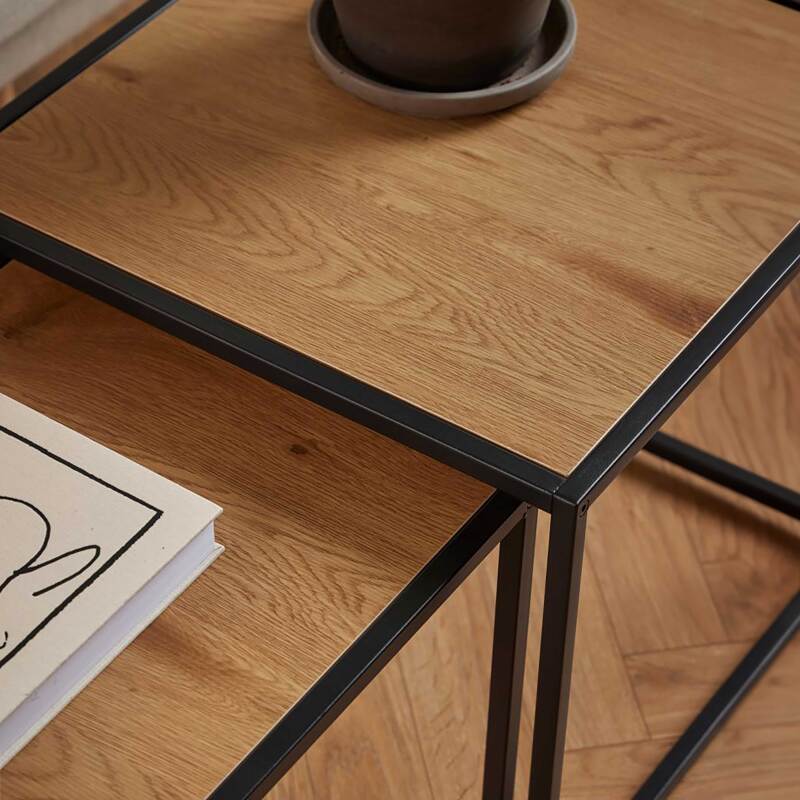 Mesas nido cuadradas en acero y MDF efecto roble