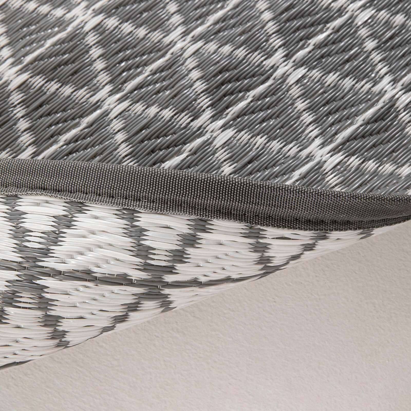 Alfombra rectangular de exterior con dibujo de doble cara en polipropileno