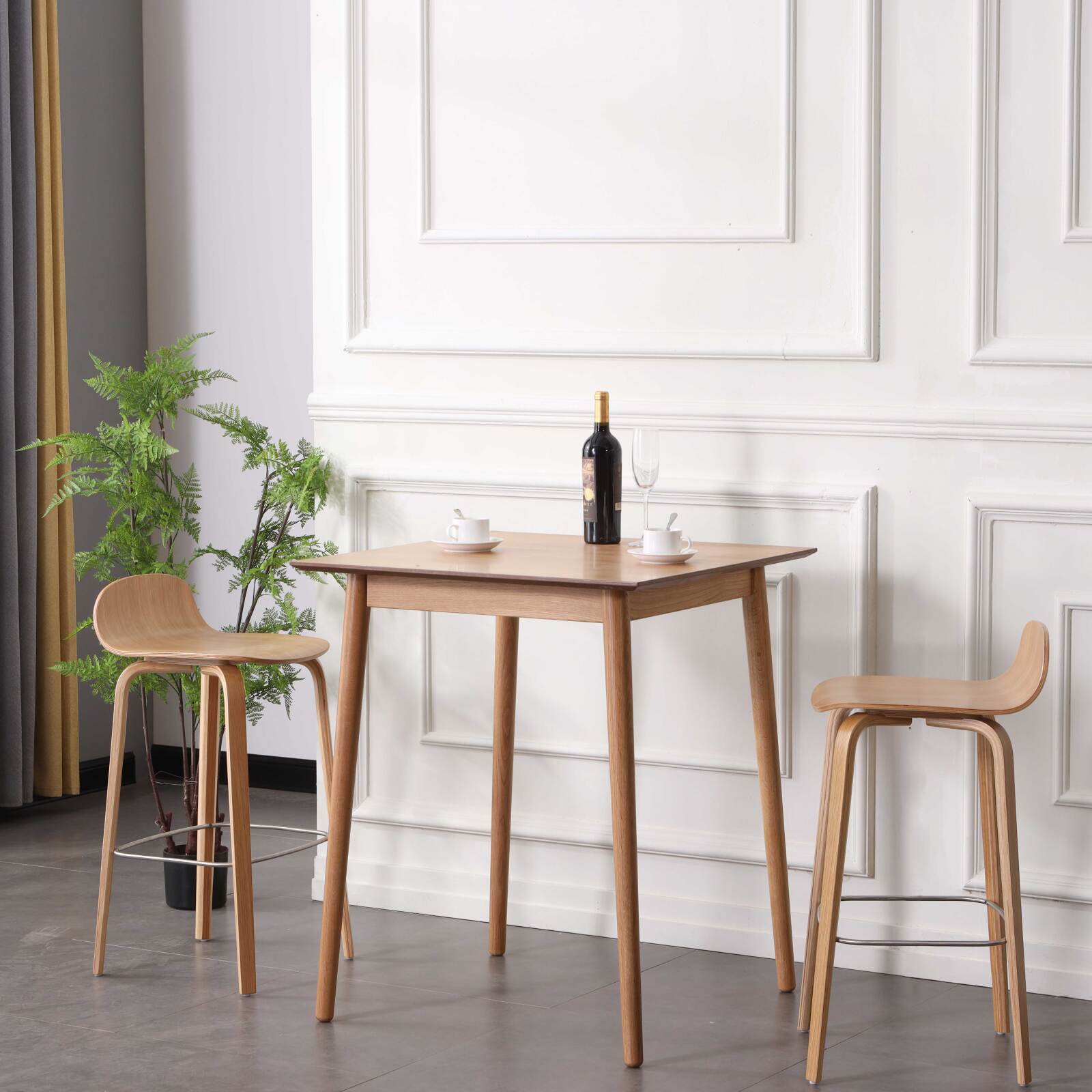 Silla alta de madera contrachapada