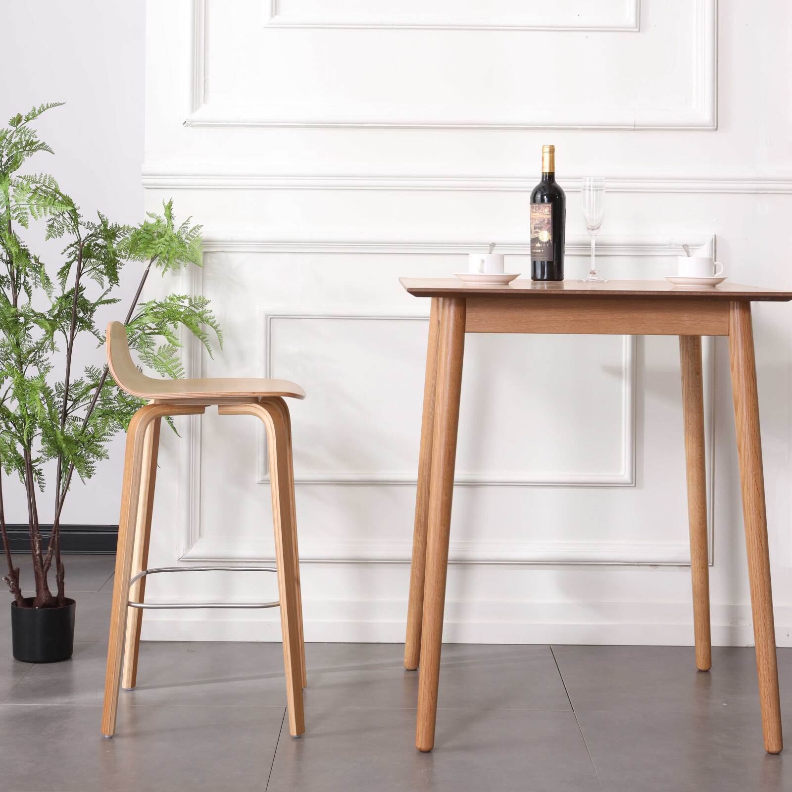 Silla alta de madera contrachapada