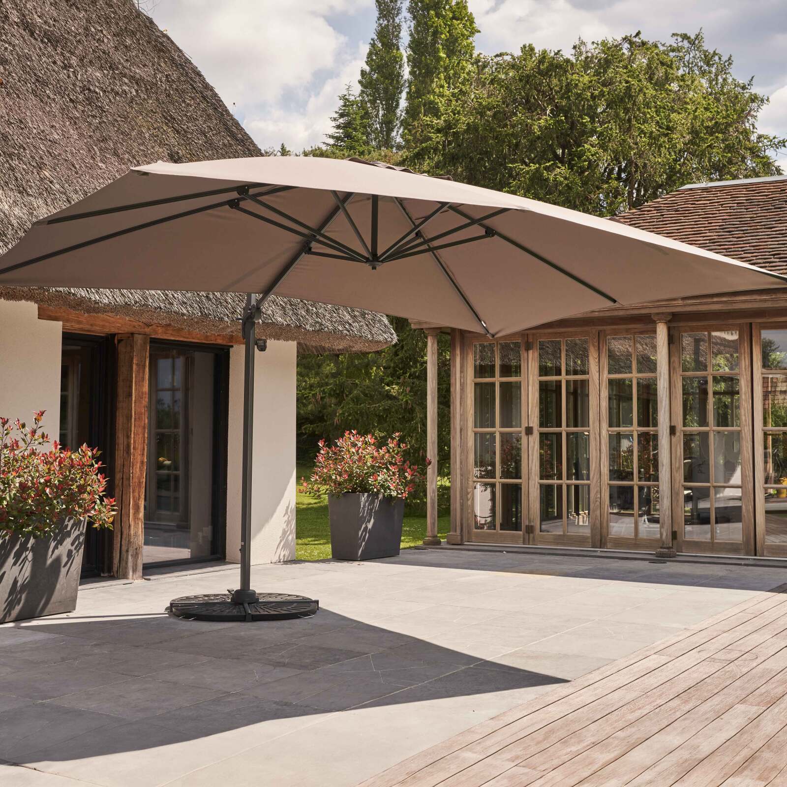 Sombrilla colgante reclinable rectangular 4 x 3 m, mástil rotativo 360°