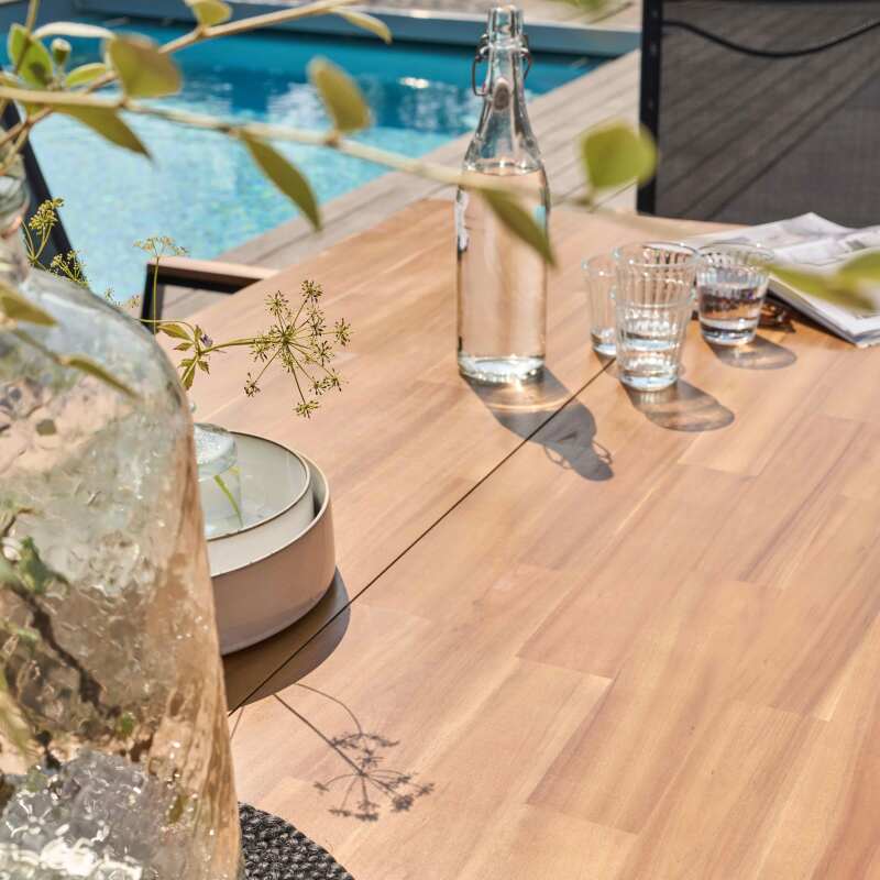 Mesa de jardín rectangular de 200 x 75 cm de aluminio y madera de acacia y 8 sillas con reposabrazos