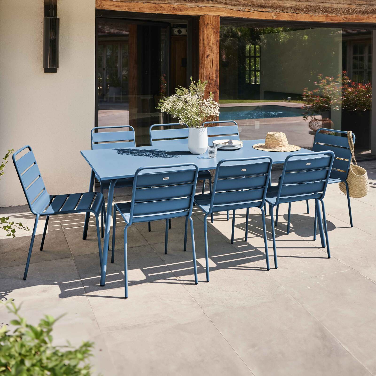 Ensemble table rectangulaire 180 cm et 8 chaises en métal