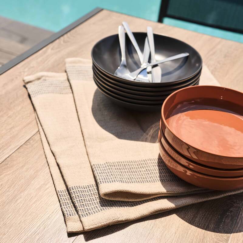 Mesa de jardín rectangular con tablero de cerámica efecto madera, con 8 sillas y 2 sillas con reposabrazos