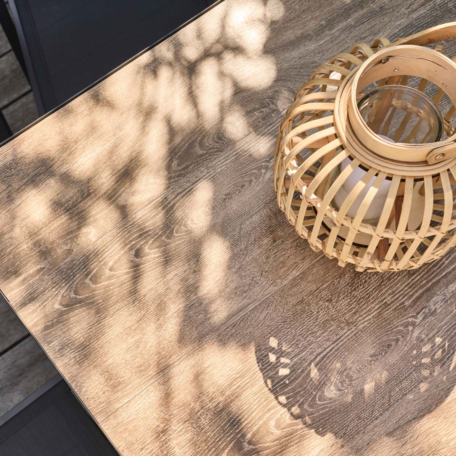 Mesa de jardín rectangular extensible con tablero de cerámica efecto madera, 8 sillas y 2 sillas con reposabrazos