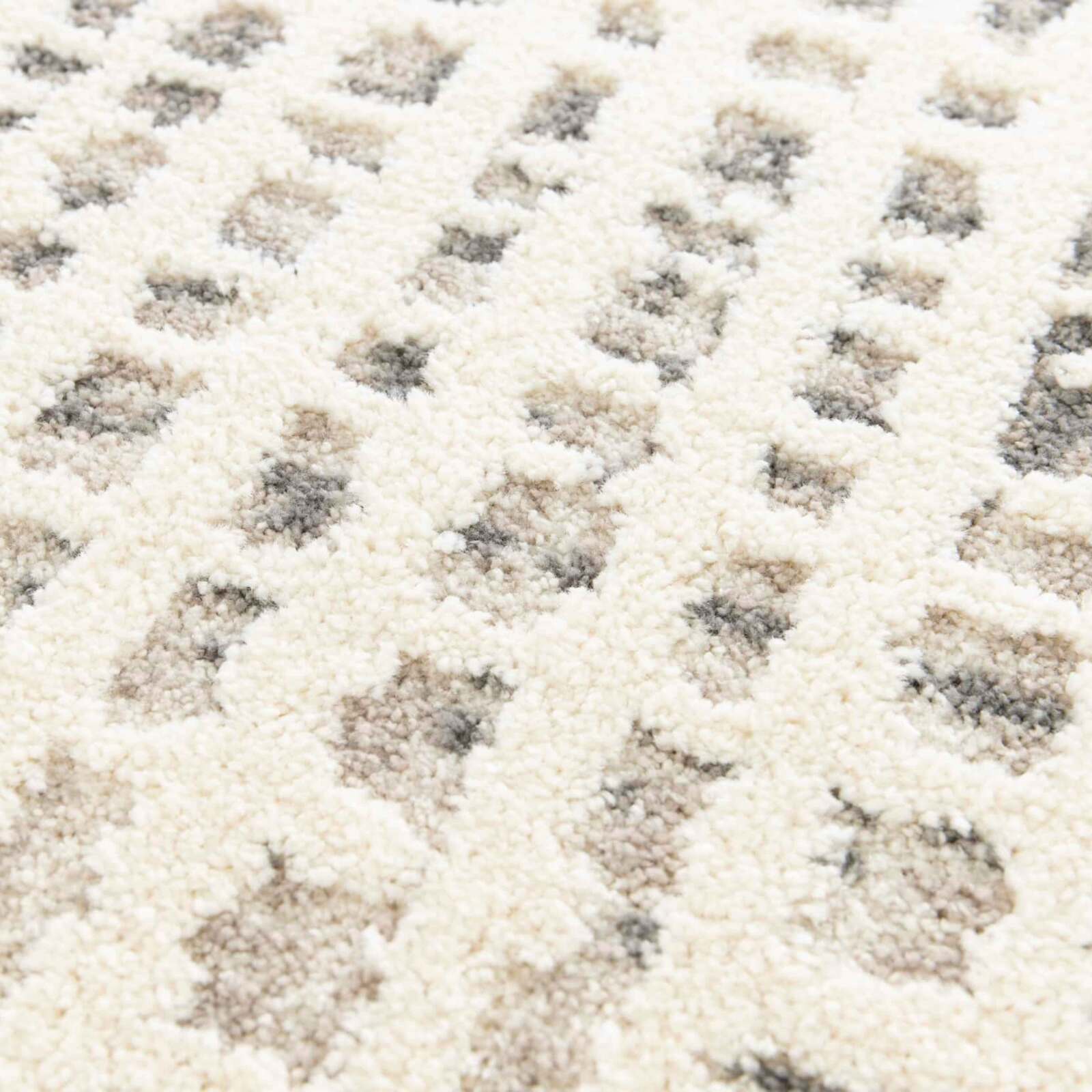 Alfombra shaggy rectangular de poliéster y polipropileno.