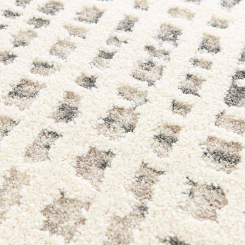 Alfombra shaggy rectangular de poliéster y polipropileno.