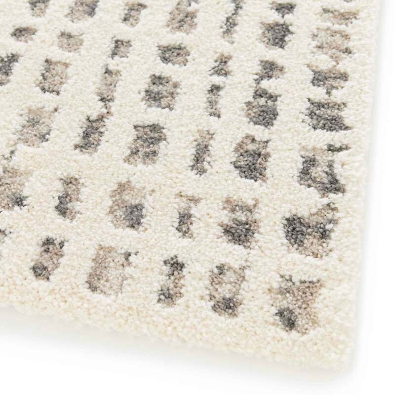 Alfombra shaggy rectangular de poliéster y polipropileno.