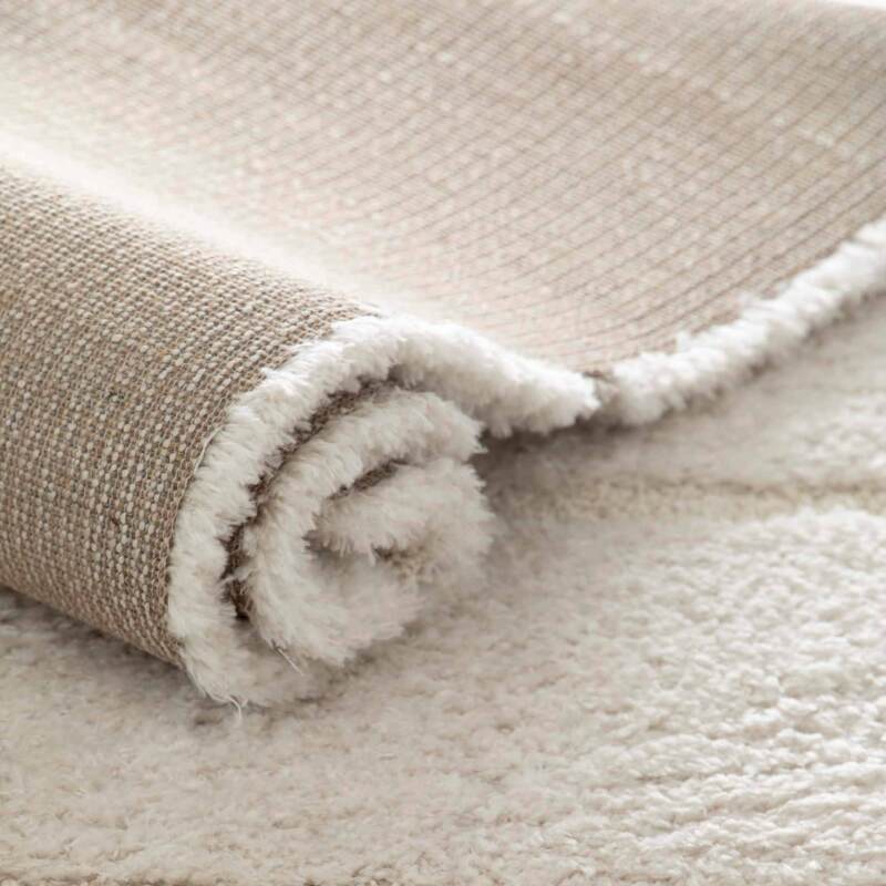 Alfombra shaggy rectangular de poliéster reciclado con motivos geométricos de pelo largo