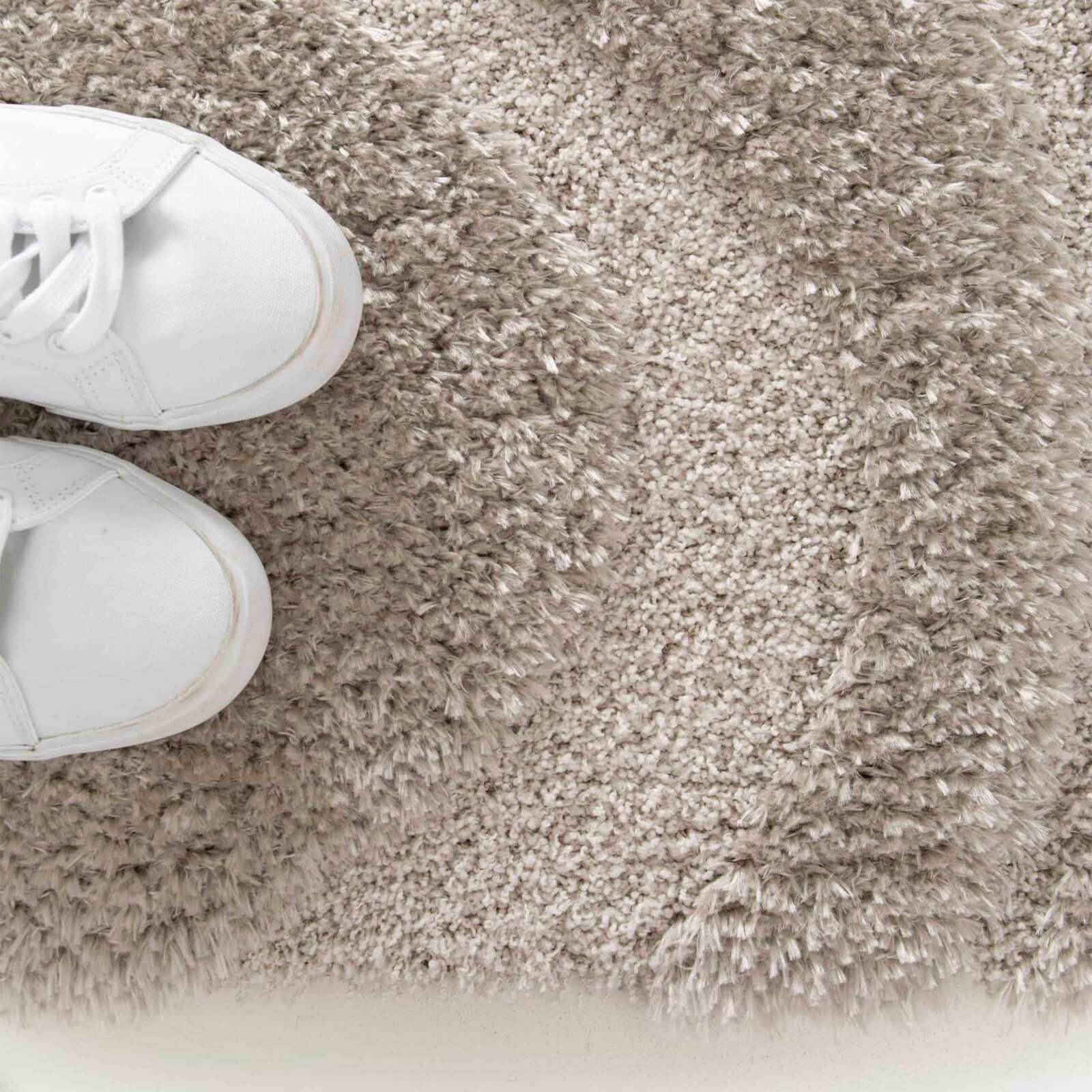 Alfombra shaggy rectangular de poliéster reciclado con motivos geométricos de pelo largo