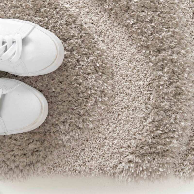 Alfombra shaggy rectangular de poliéster reciclado con motivos geométricos de pelo largo (3/7)