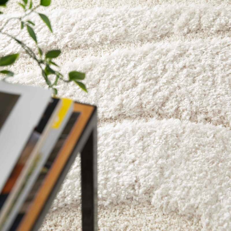 Alfombra shaggy rectangular de poliéster reciclado con motivos geométricos de pelo largo