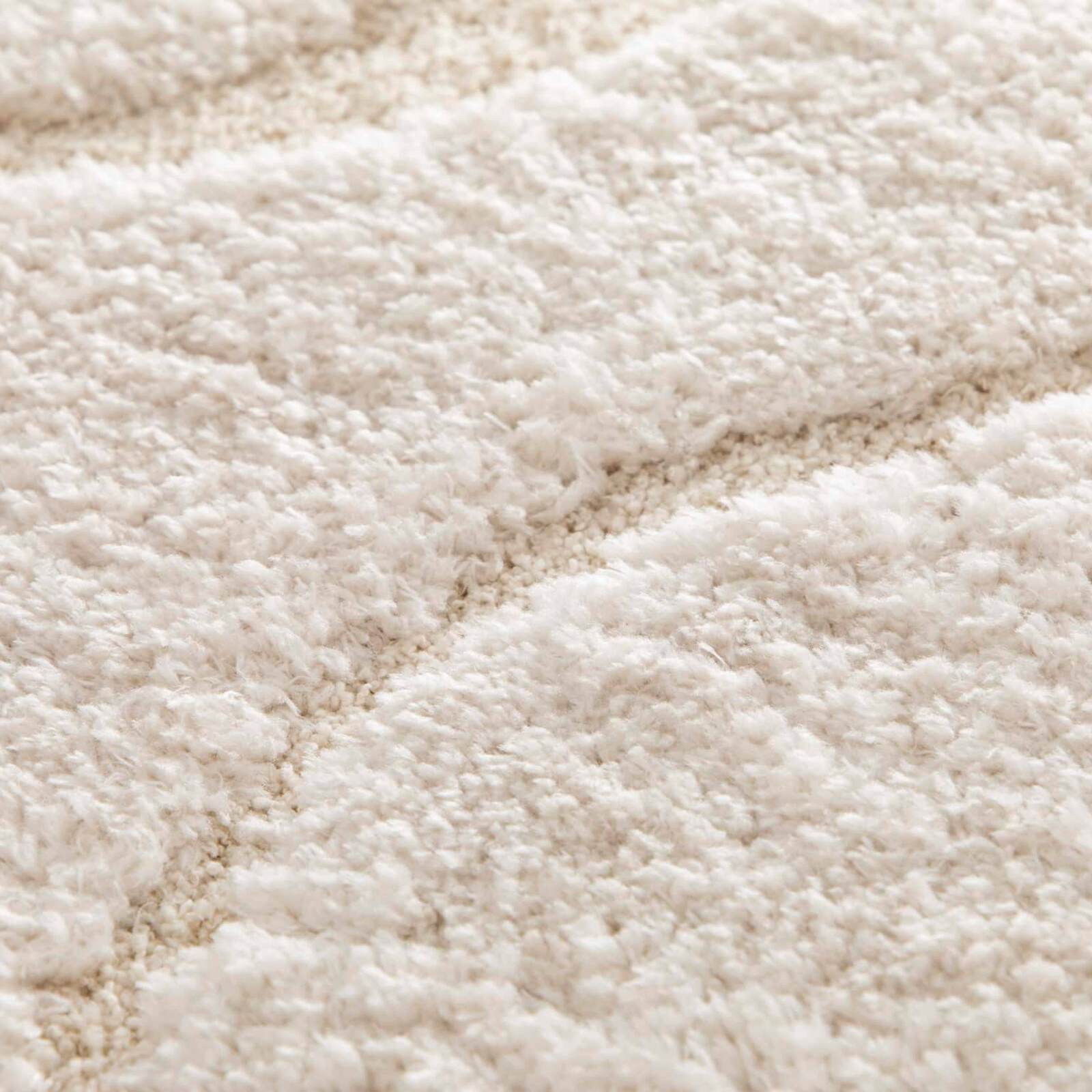 Alfombra shaggy rectangular de poliéster reciclado con motivos geométricos de pelo largo