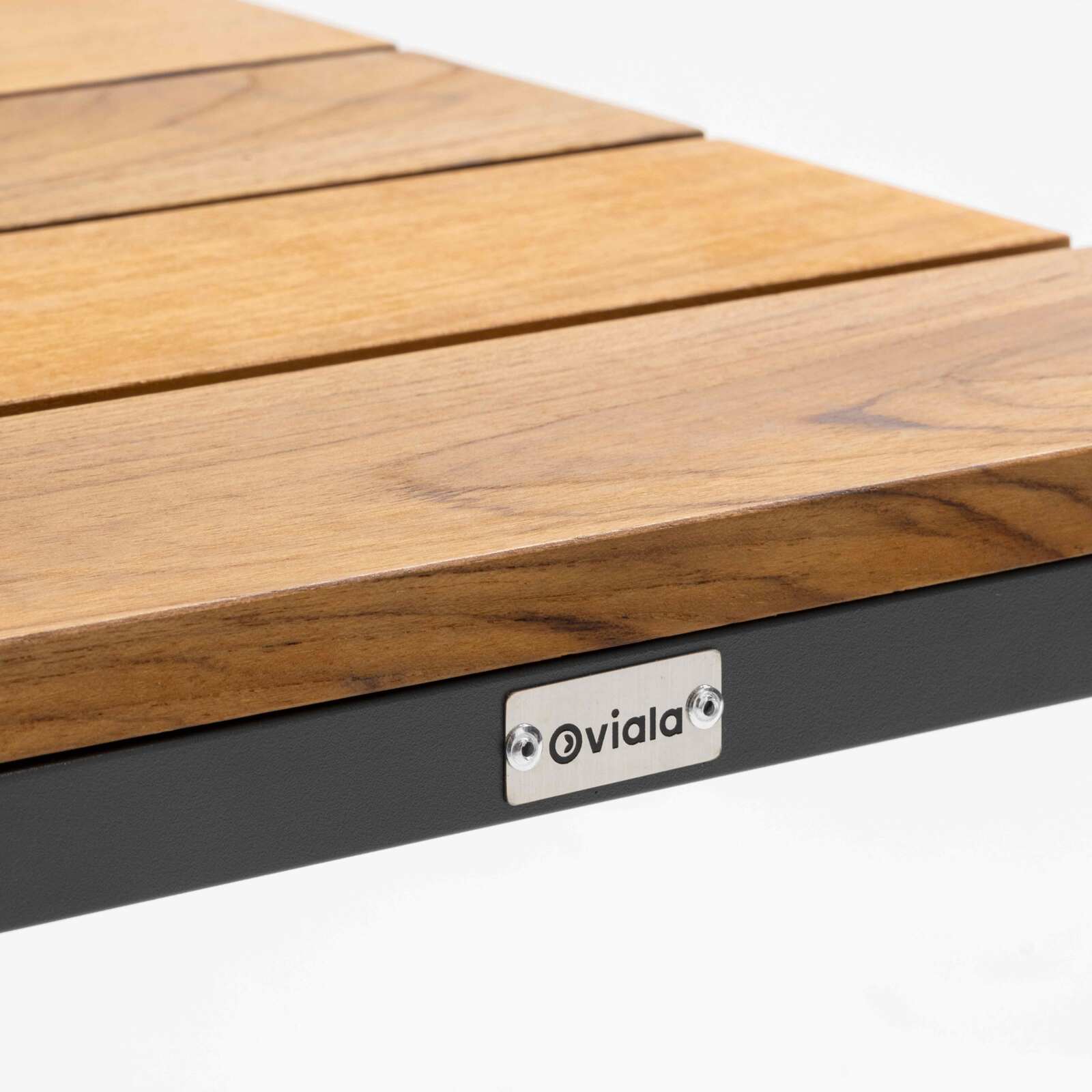 Mesa auxiliar para tumbona de aluminio y madera de teca Mesa auxiliar para tumbona de aluminio y madera de teca