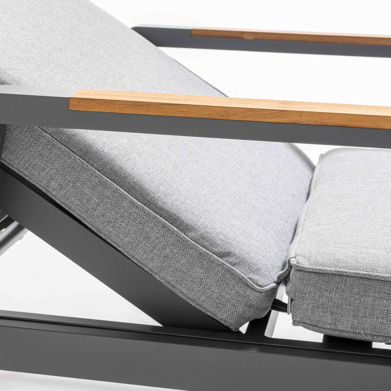 Tumbona reclinable en 5 posiciones de aluminio y madera de teca