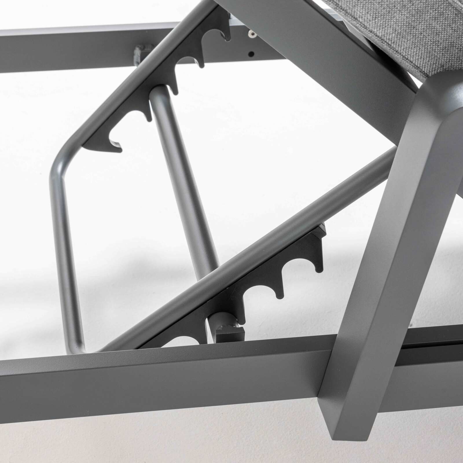 Tumbona reclinable en 5 posiciones de aluminio y madera de teca