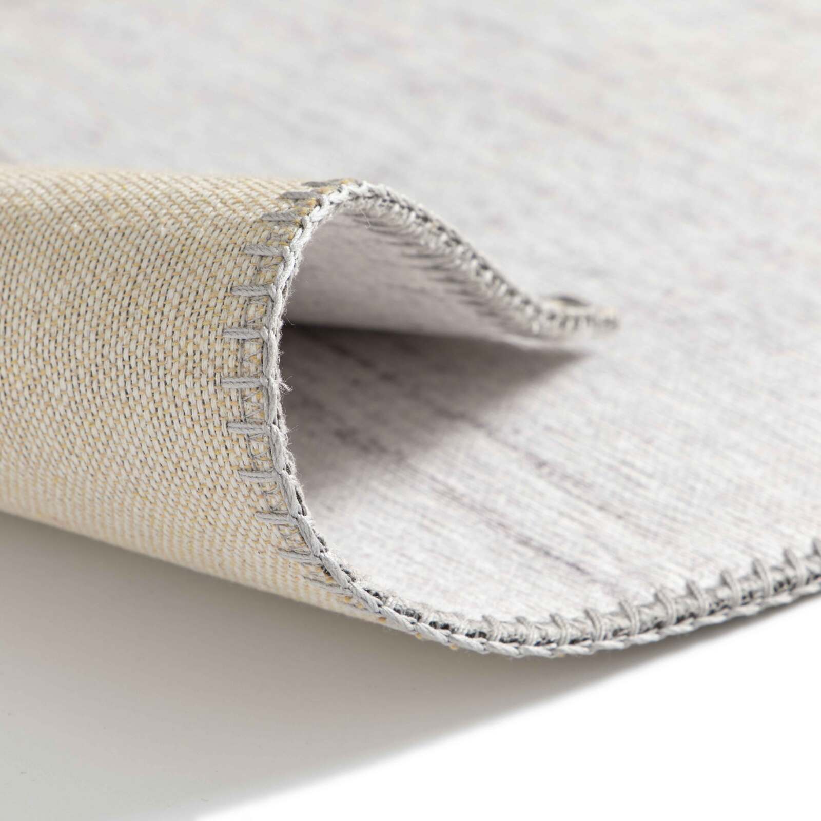 Alfombra rectangular de chenilla estampado con tonos variados y pelo corto