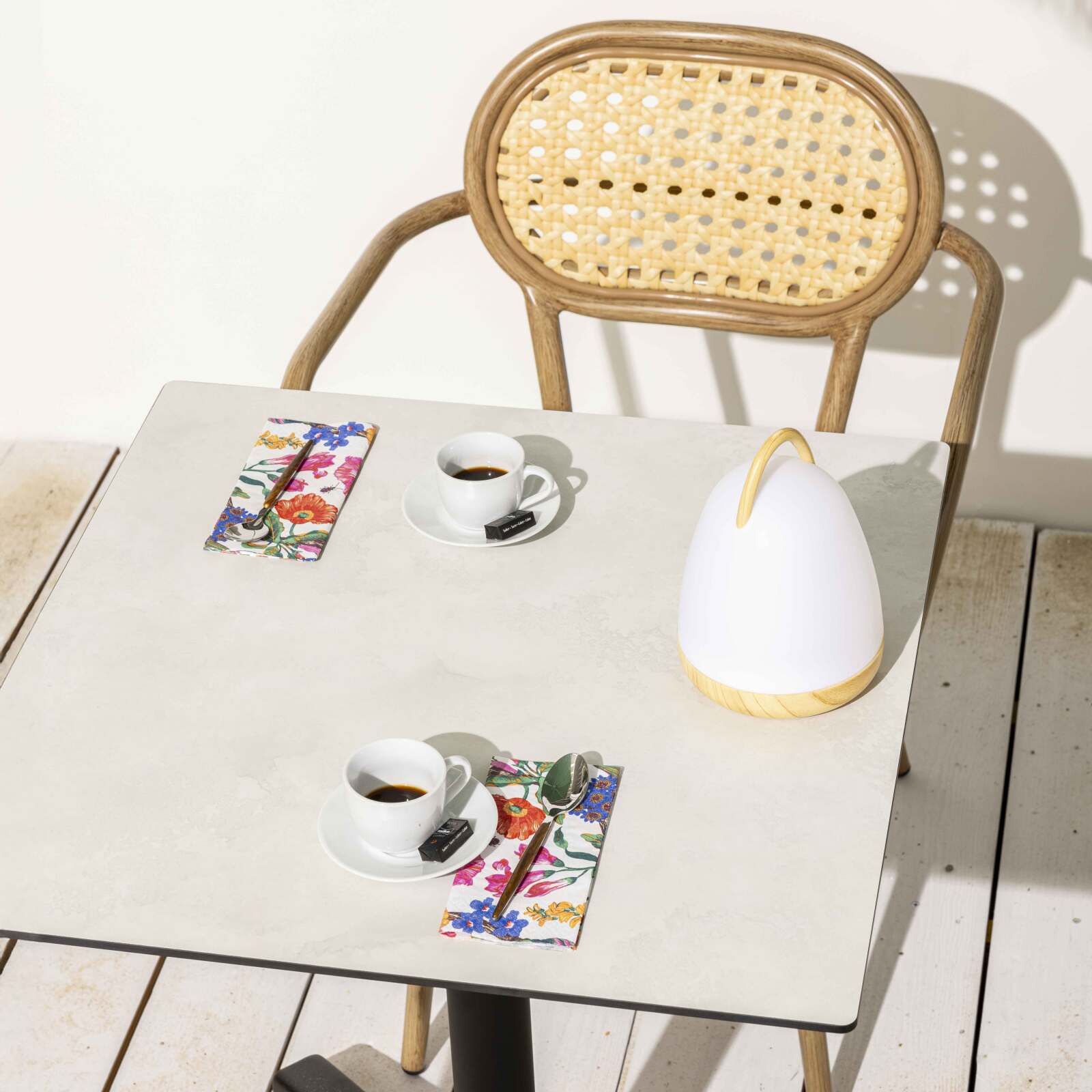 Mesa de jardín cuadrada de 70 x 70 cm inclinable en HPL