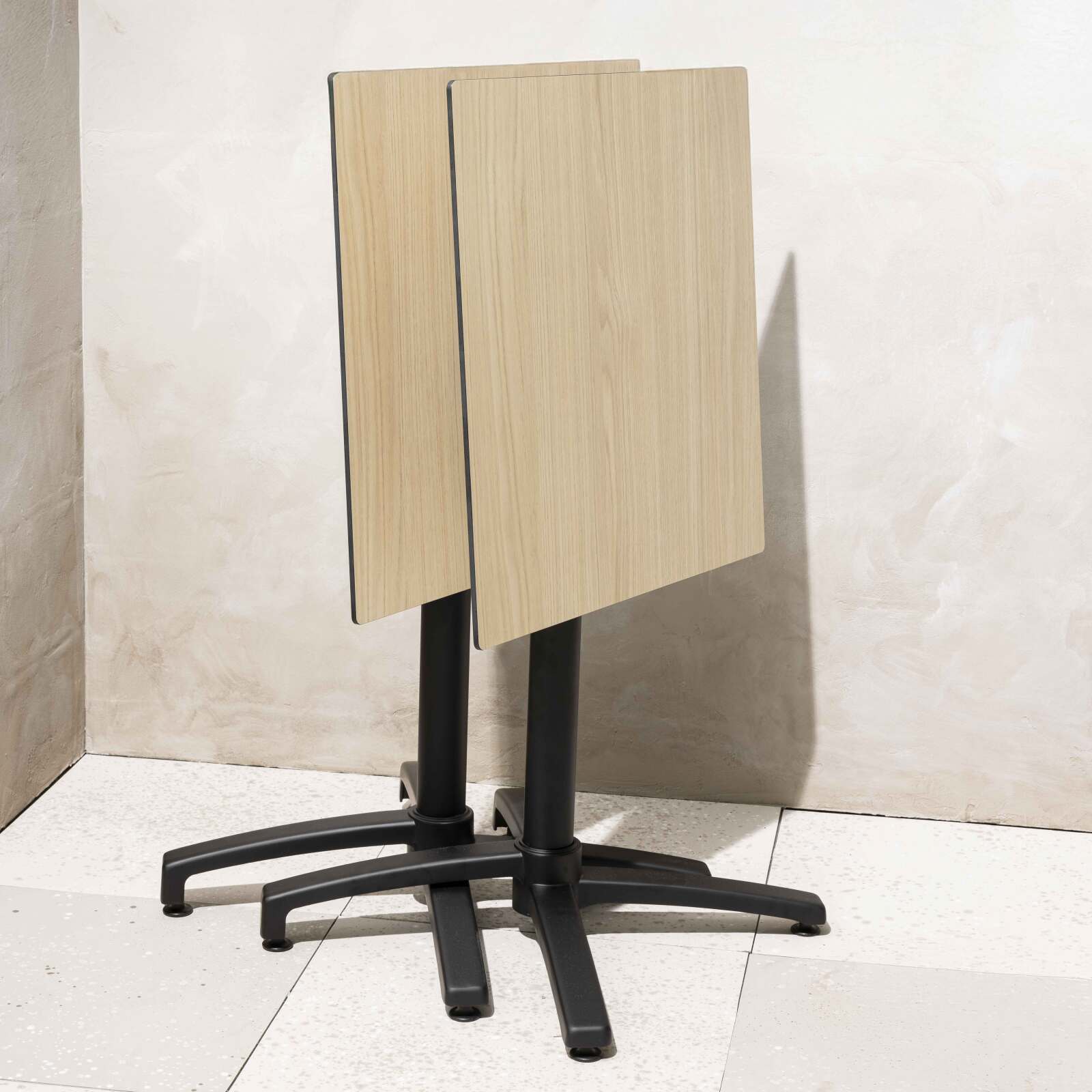 Mesa de jardín cuadrada de 60 x 60 cm inclinable en HPL