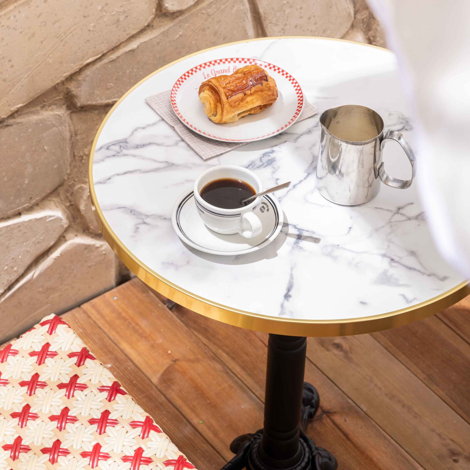 Mesa de terraza cuadrada de contrachapado con canto de aluminio ⌀60 cm y 2 sillas estilo bistró parisino