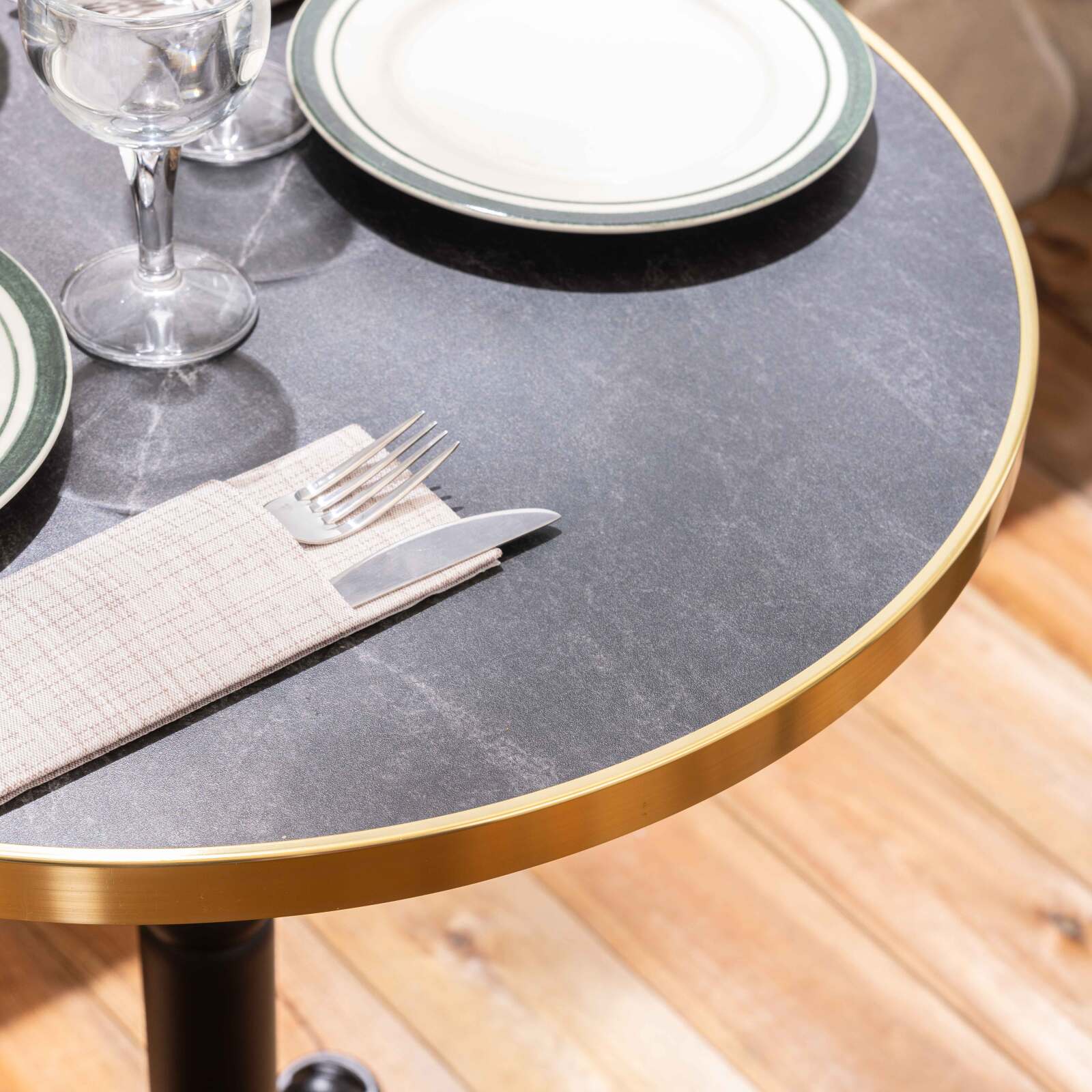 Mesa de terraza cuadrada de contrachapado con canto de aluminio ⌀60 cm y 2 sillas estilo bistró parisino