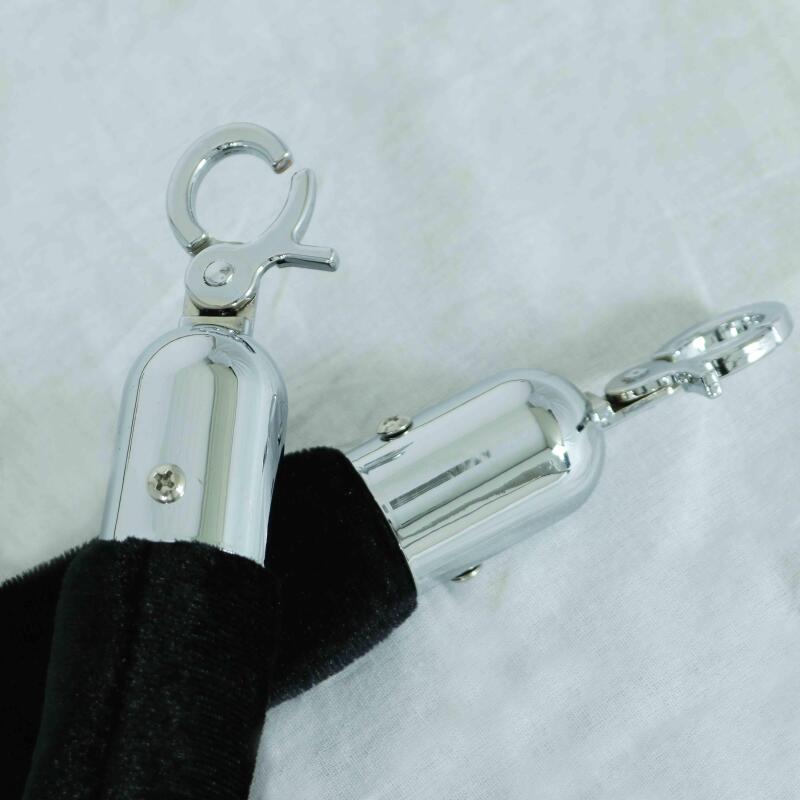 Postes guía de acero inoxidable y cordón de terciopelo negro