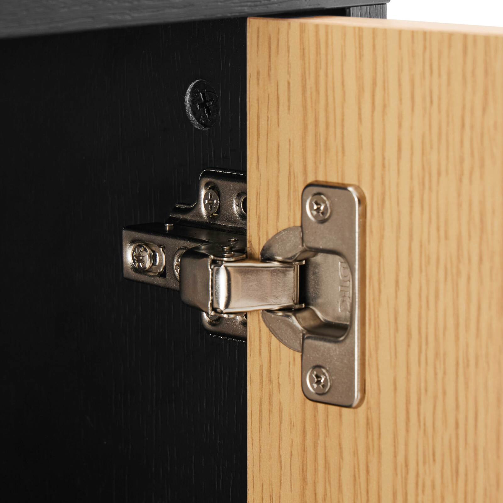 Aparador de tablero de partículas chapado en roble con decoración en melamina FSC® 160 cm