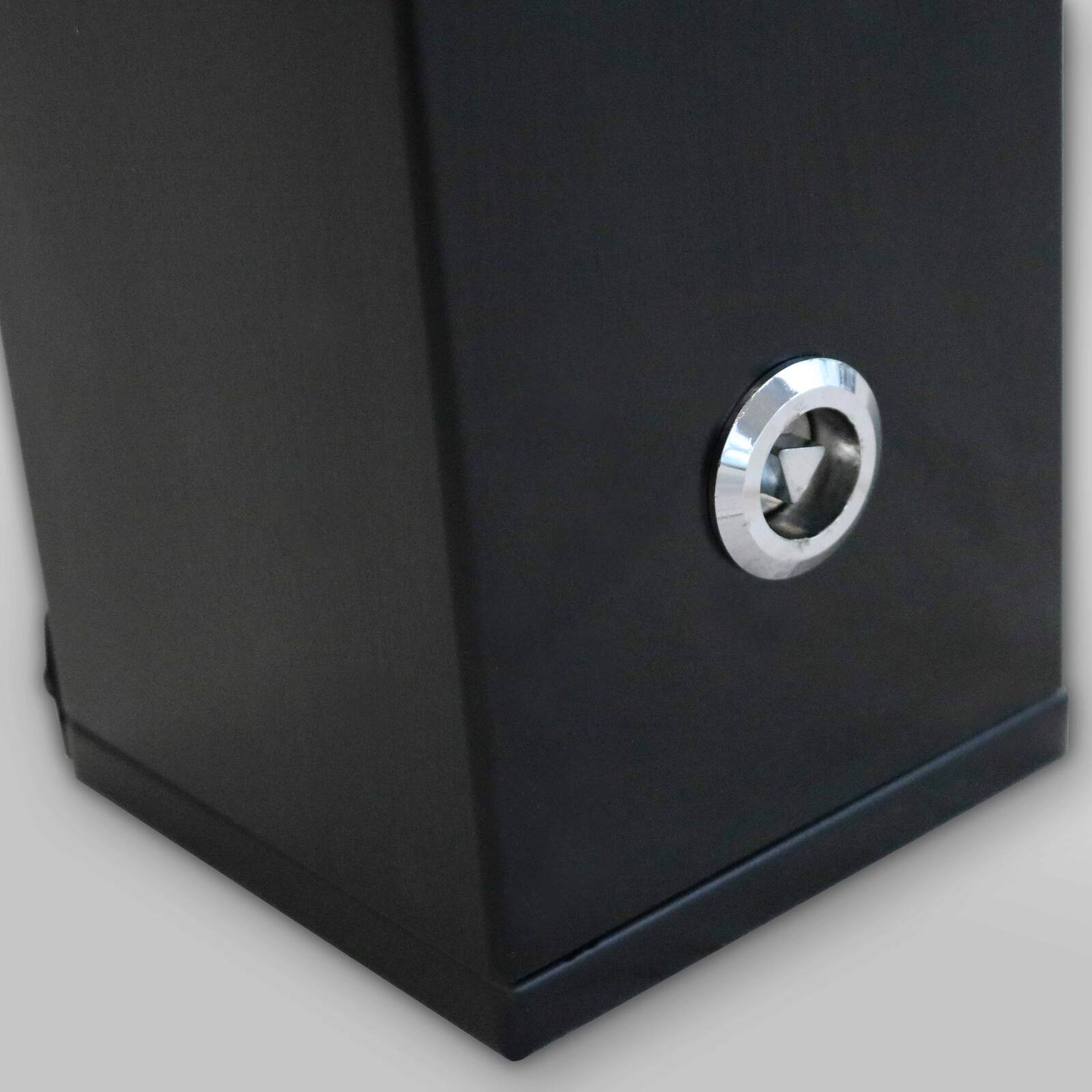 Cenicero de pared para exterior en acero negro Cenicero de pared para exterior en acero negro