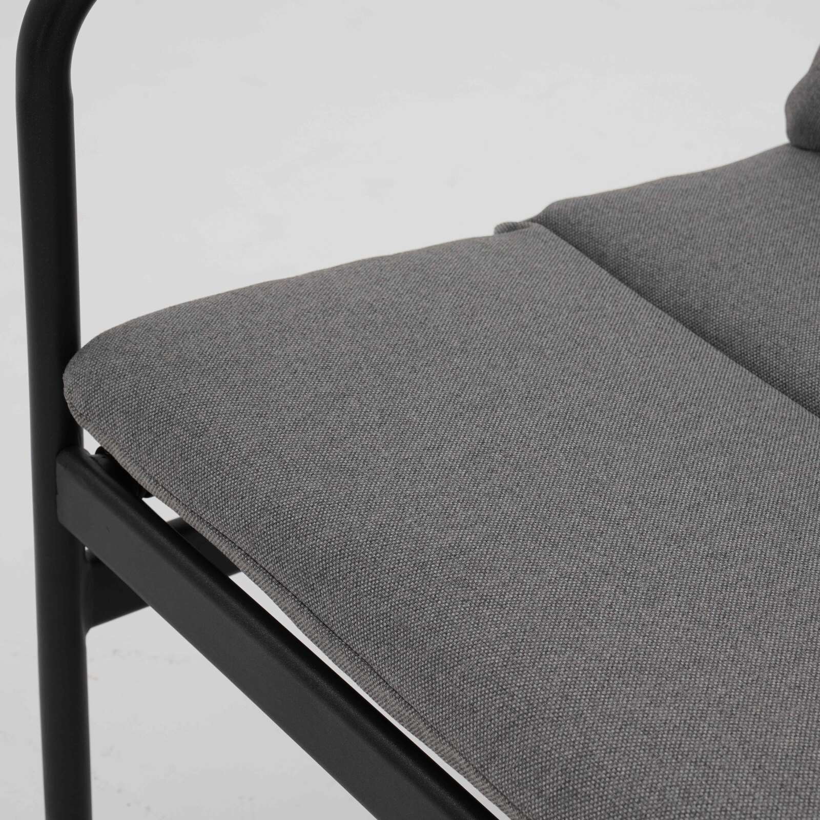 Mueble de jardín metálico de 4 plazas con 1 sofá, 2 sillones y mesa de centro.