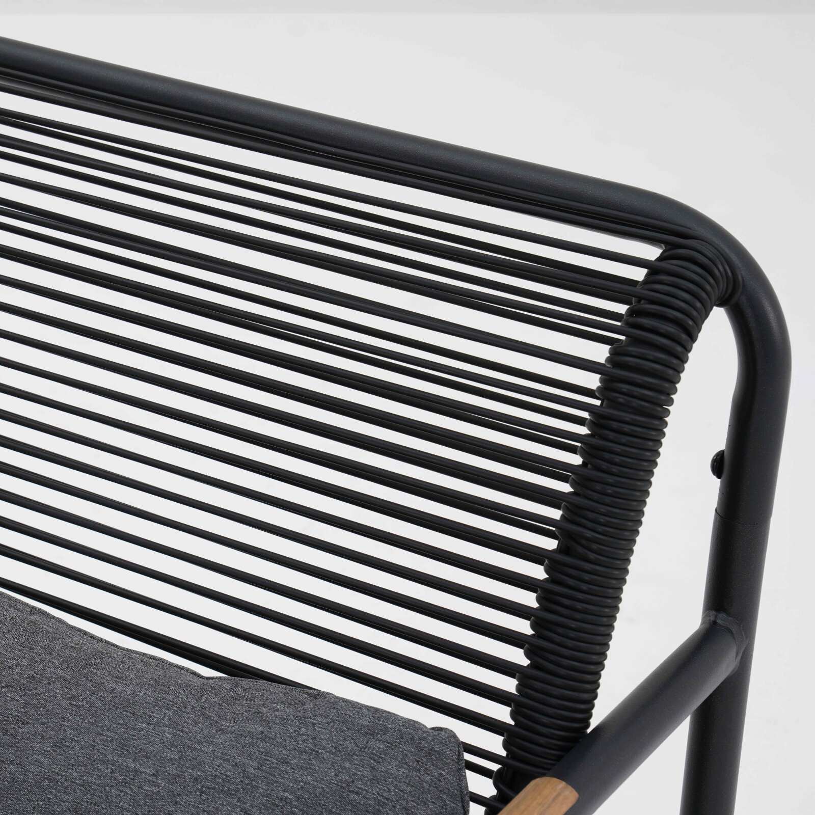 Mueble de jardín metálico de 4 plazas con 1 sofá, 2 sillones y mesa de centro.