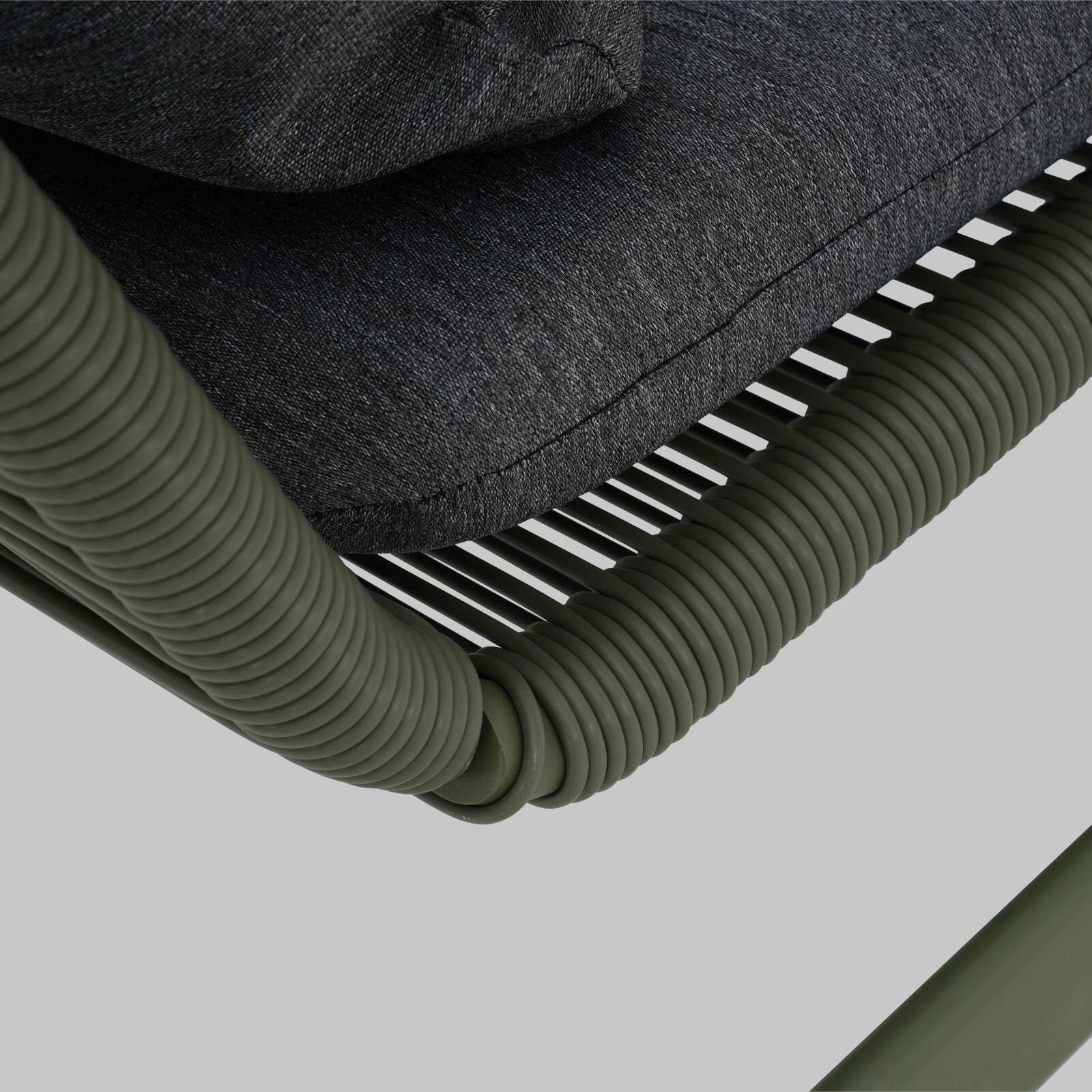 Mueble de jardín metálico de 4 plazas con 1 sofá, 2 sillones y mesa de centro.