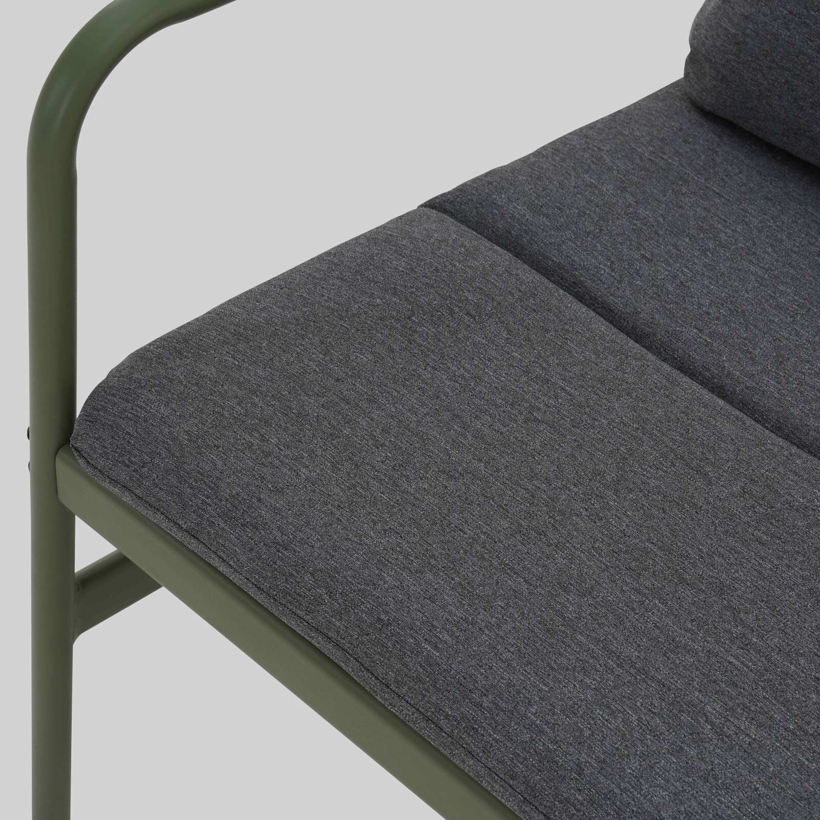 Mueble de jardín metálico de 4 plazas con 1 sofá, 2 sillones y mesa de centro.