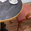 Mesa de terraza ⌀60 cm reclinable laminada y 2 sillas bistro en aluminio y ratán sintético