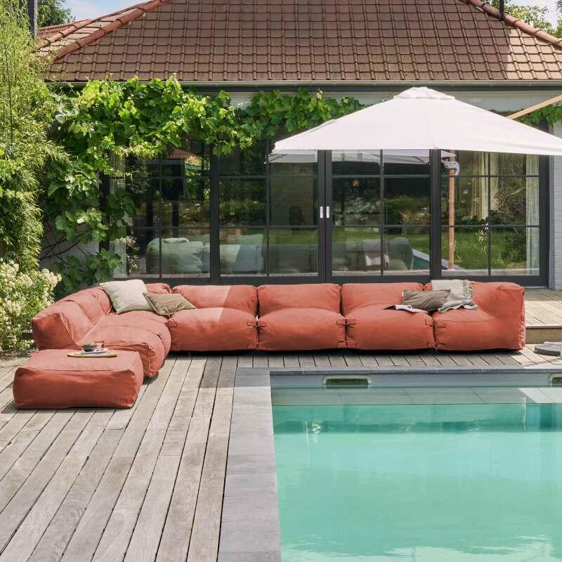 Sofá modular de exterior para 8 personas con 5 sillones, 2 sillones esquineros y 1 puf - Lifestyle