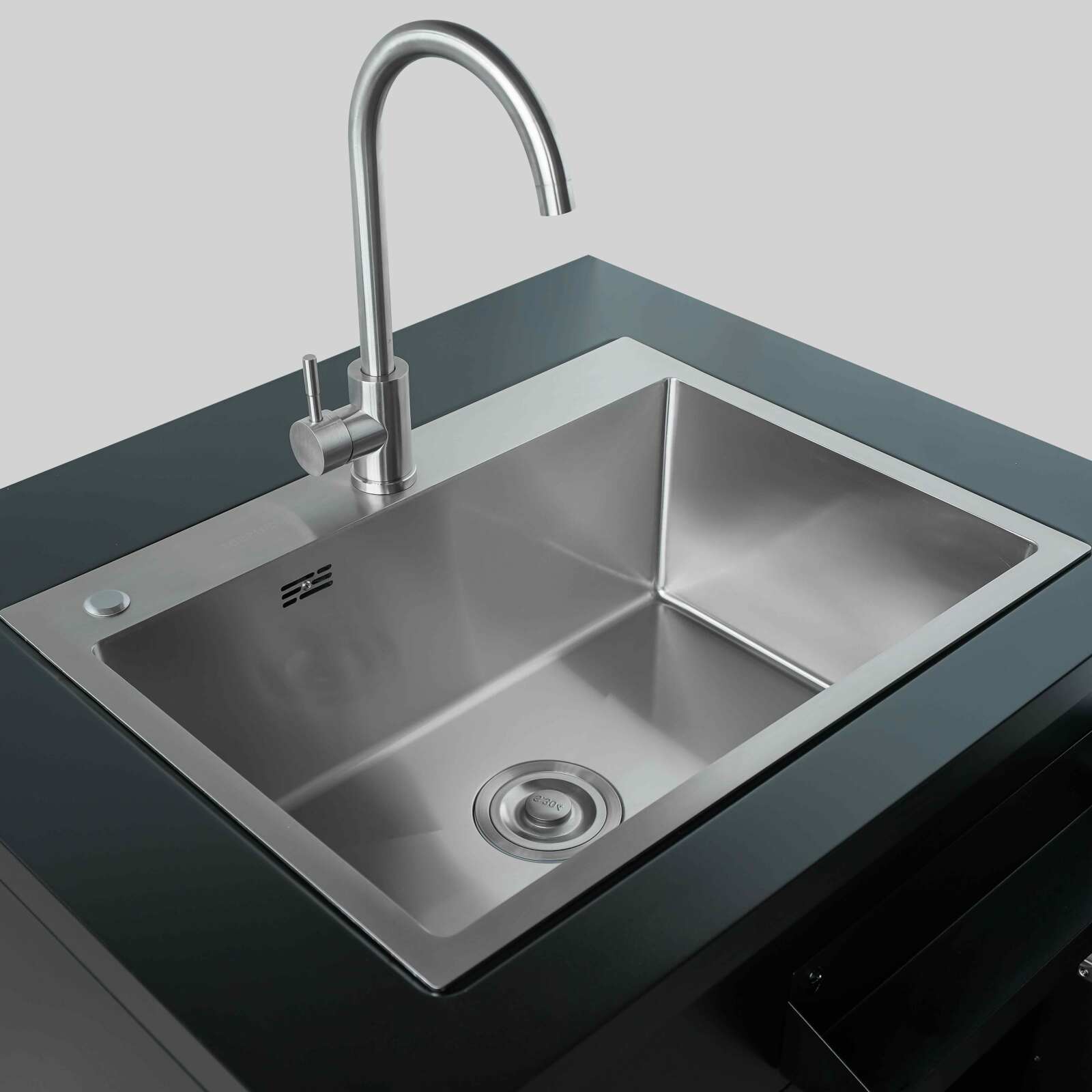 Cocina exterior de acero de 3 elementos con fregadero Cocina exterior de acero de 3 elementos con fregadero