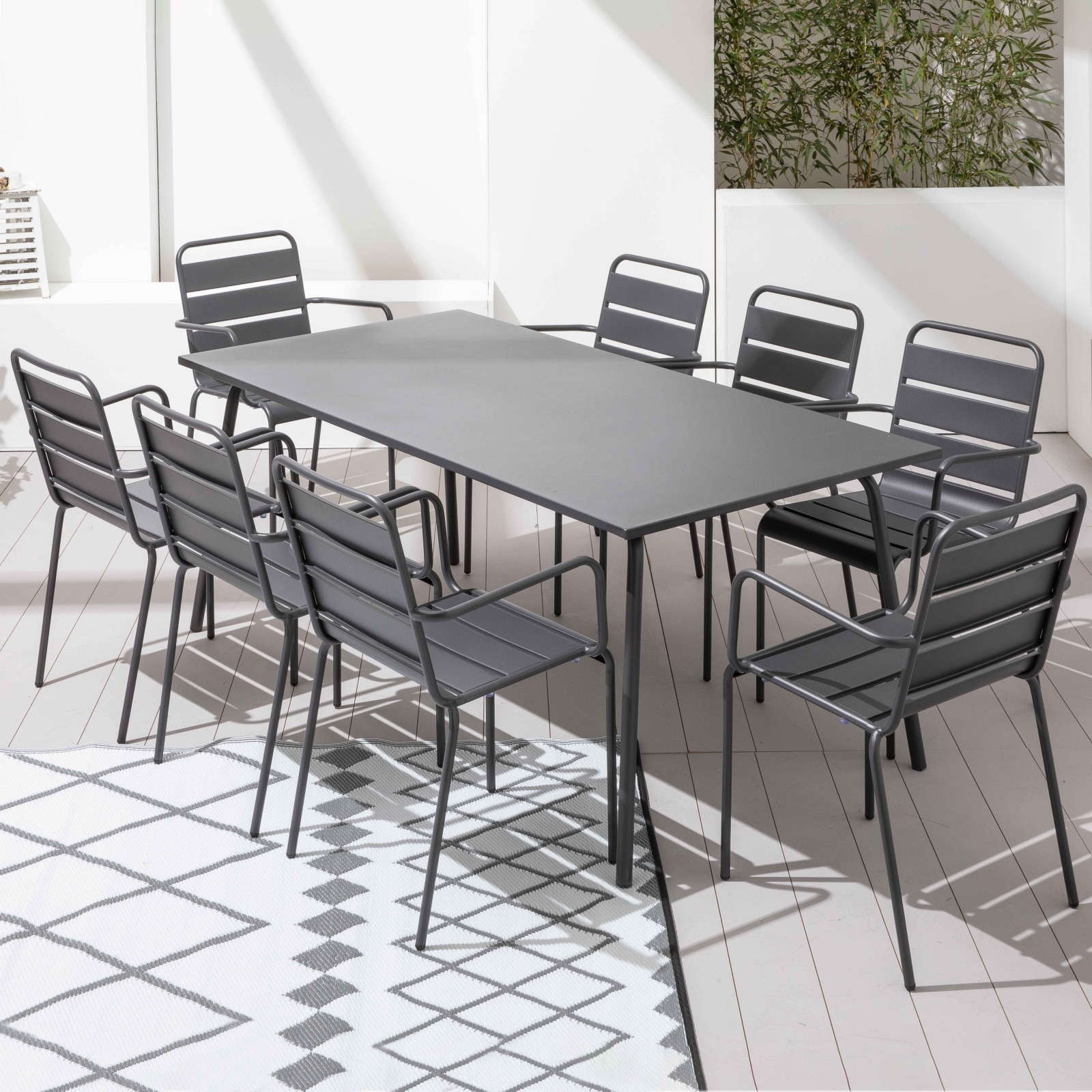 Mesa de jardín de metal con 8 sillas con reposabrazos Mesa de jardín de metal con 8 sillas con reposabrazos