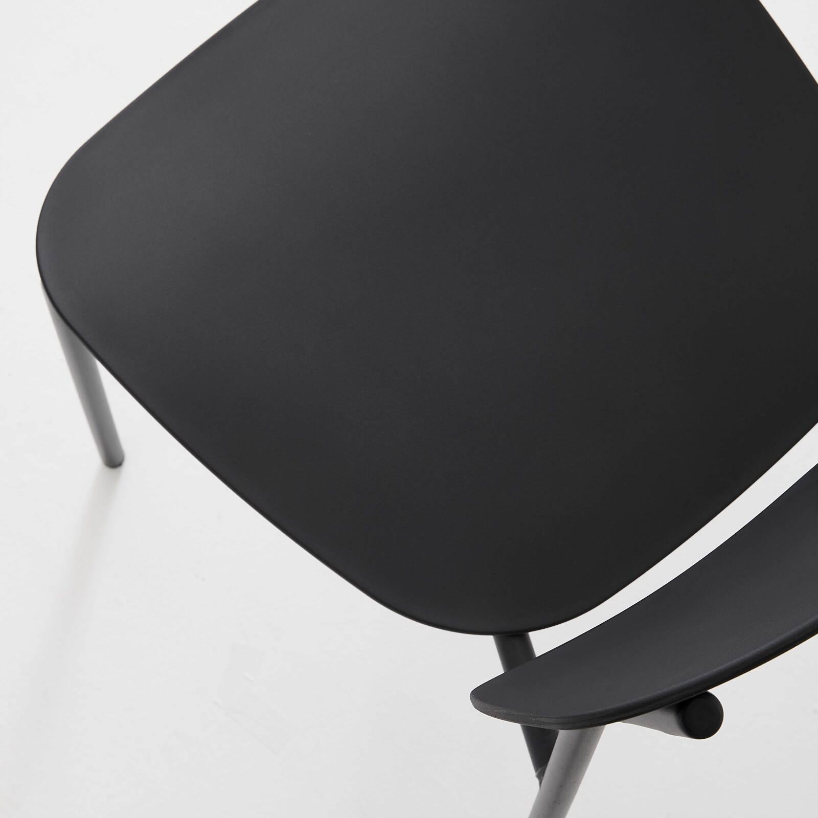 Lote de 2 sillas contemporáneas de acero y plástico