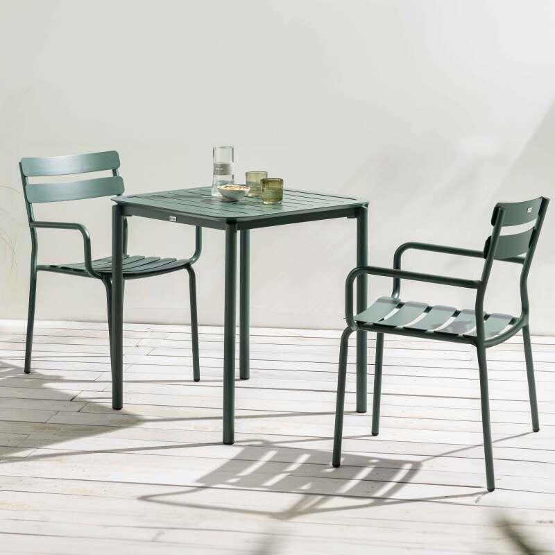 Mesa de jardín cuadrada de aluminio 70x70 cm y 2 sillas con reposabrazos - Lifestyle