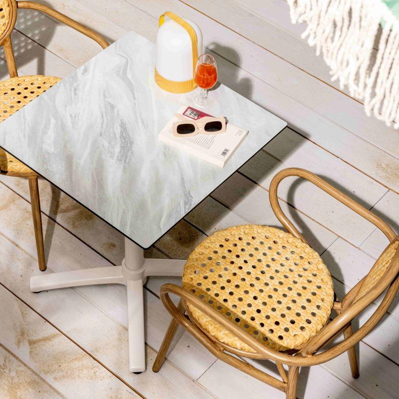 Silla de jardín de aluminio y ratán sintético con reposabrazos