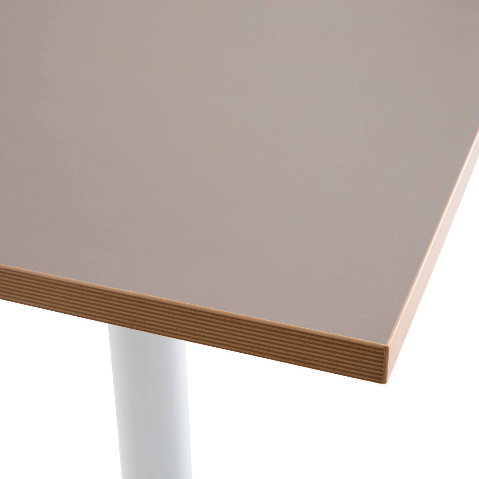 Tablero 60 x 60 cm en melamina con cantos de PVC