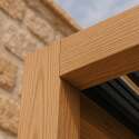 Pérgola bioclimática 4x3m motorizada adosada a la pared de aluminio efecto madera techo gris con iluminación LED