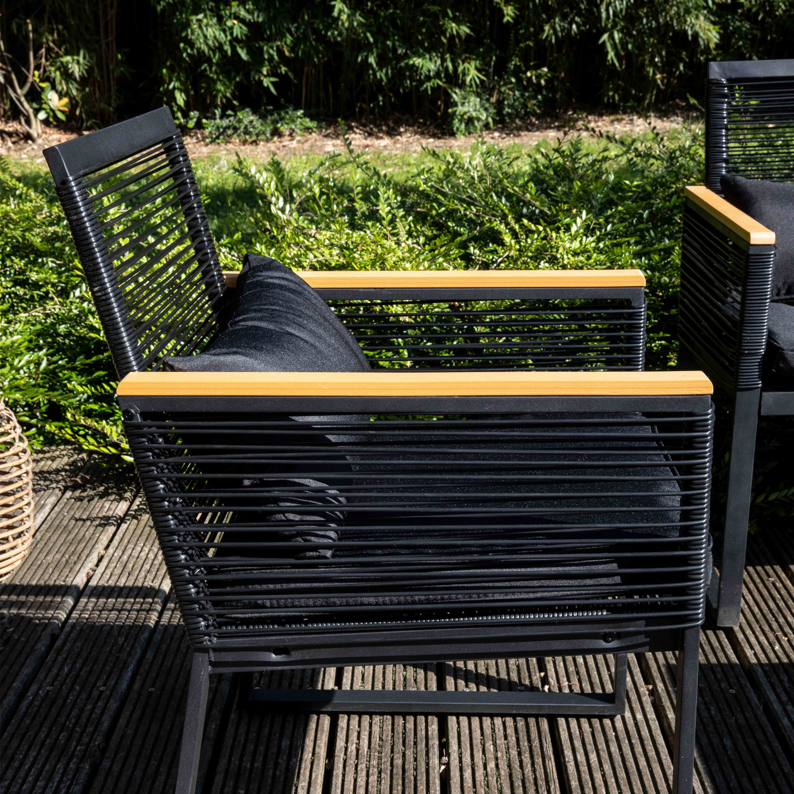 Conjunto de jardín bajo 5 plazas compuesto de un sofá, 2 sillones con reposabrazos y una mesa de centro